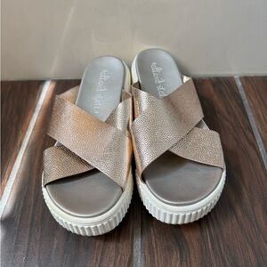 Altar’d State Metallic Rose Gold Cross-Band Platform Sandals - Women